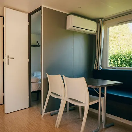 مكان تخييم Intercommunal De Beaurepaire (Isere)